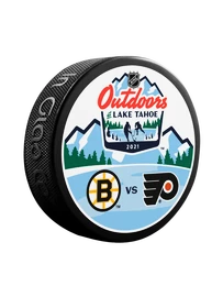 Oficiální puk utkání Inglasco Inc. NHL Outdoors Lake Tahoe Dueling Philadelphia Flyers vs Boston Bruins