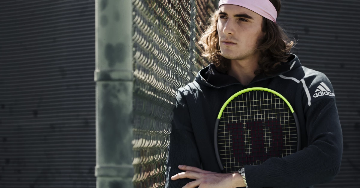 Stefanos Tsitsipas s novou řadou tenisových raket Wilson Blade v7